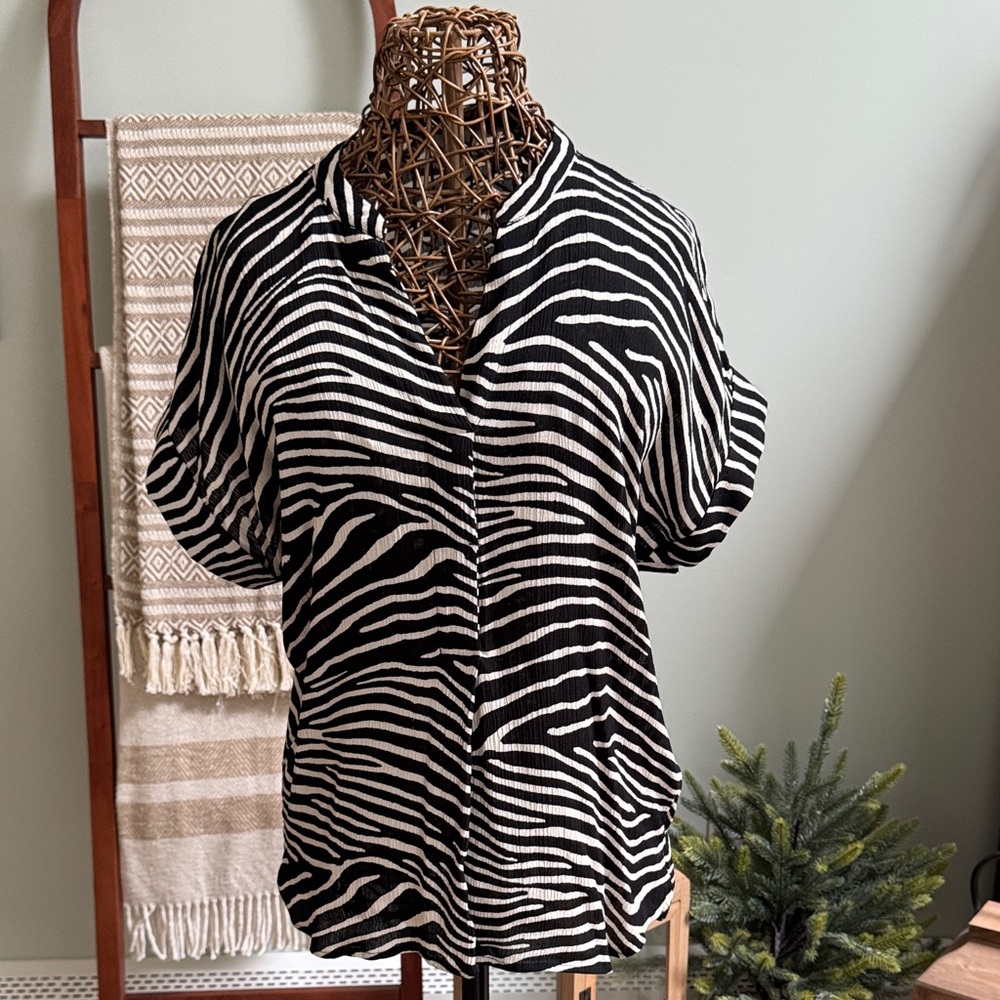 H&M Black and White Zebra Print Women's Top size 8